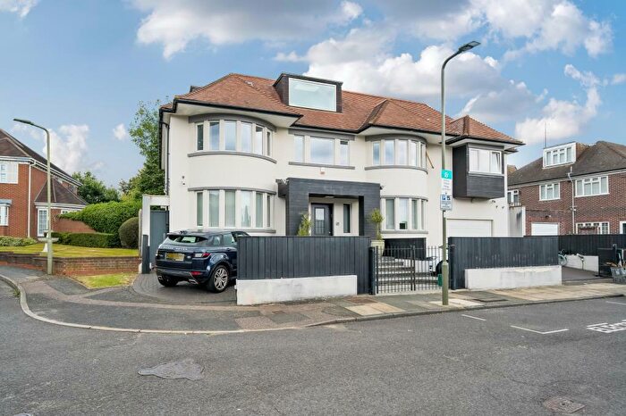 7 Bedroom Detached House To Rent In Fairholme Close, Finchley, N3