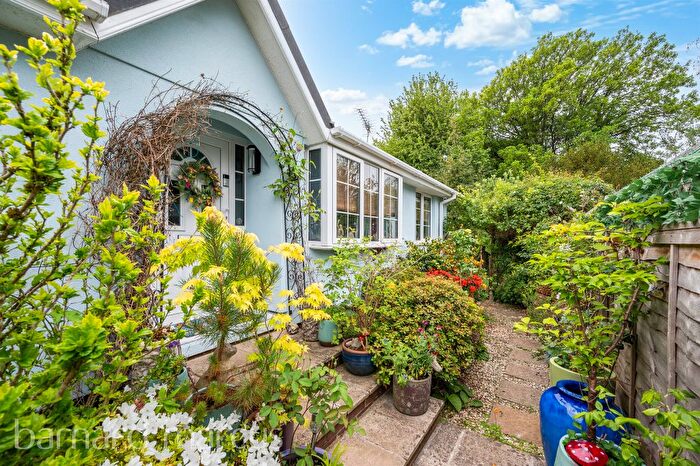 2 Bedroom Mobile/park Home For Sale In Surrey Hills Residential Park, Tadworth, KT20