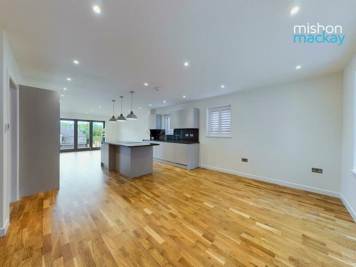 4 Bedroom House To Rent In Tongdean Lane, Brighton, BN1