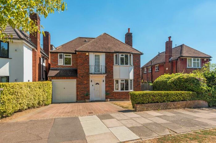 4 Bedroom Detached House To Rent In Blythwood Road, Pinner, HA5