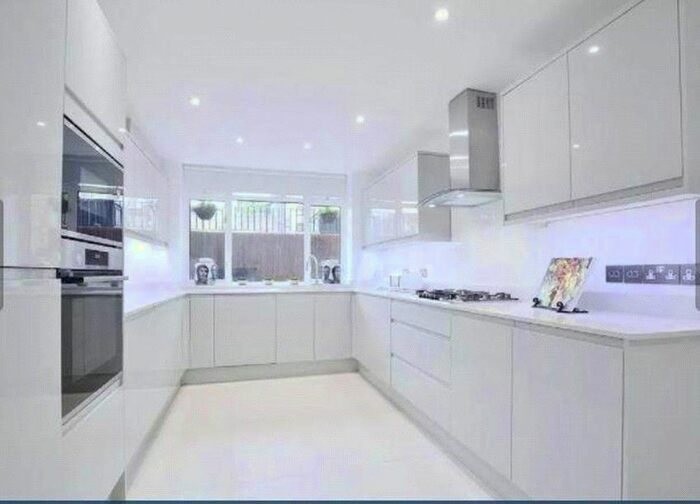 4 Bedroom Town House To Rent In Harley Road, London, NW3