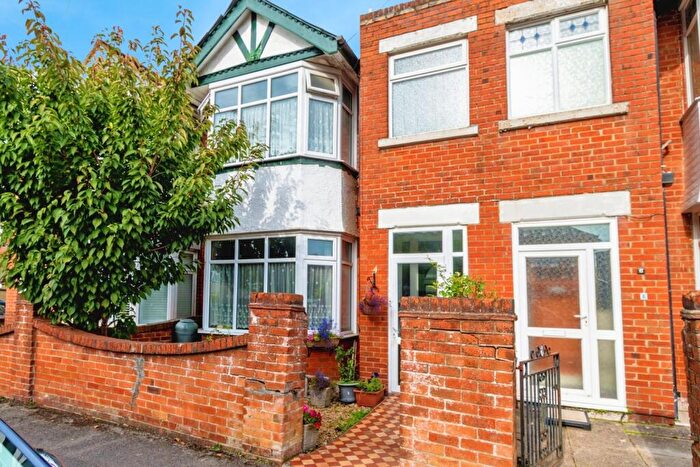 4 Bedroom Terraced House For Sale In Whithedwood Avenue, Shirley, Southampton, Hampshire, SO15