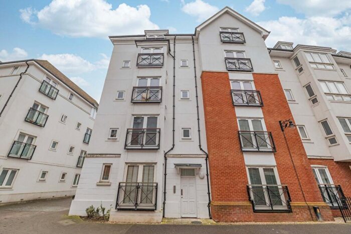 1 Bedroom Flat For Sale In Creine Mill Lane North, Canterbury, Kent, CT1