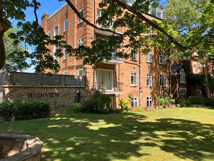 2 Bedroom Apartment For Sale In Shepherds Hill, Highgate, London, N6