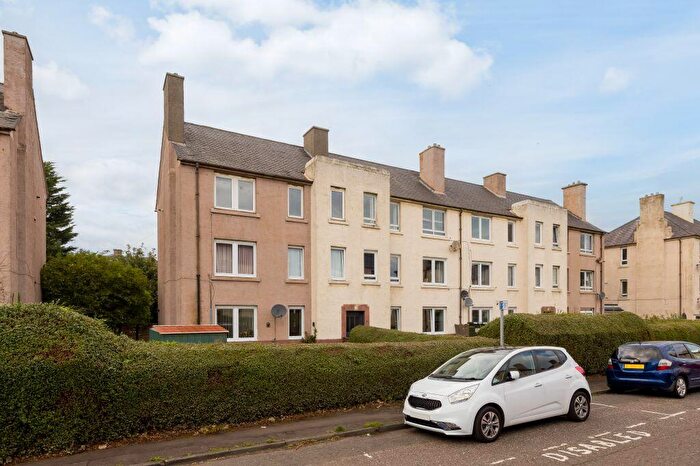 2 Bedroom Flat For Sale In / Granton Terrace, Edinburgh, EH5