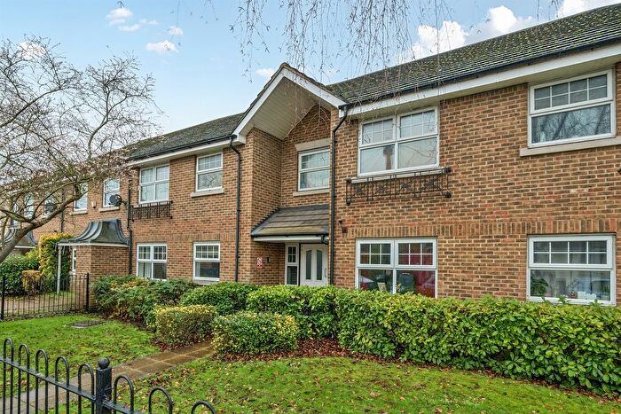 2 Bedroom Flat For Sale In Lancaster Road, Barnet, EN4