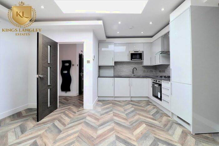 2 Bedroom Semi-Detached House To Rent In Steventon Road, London W12