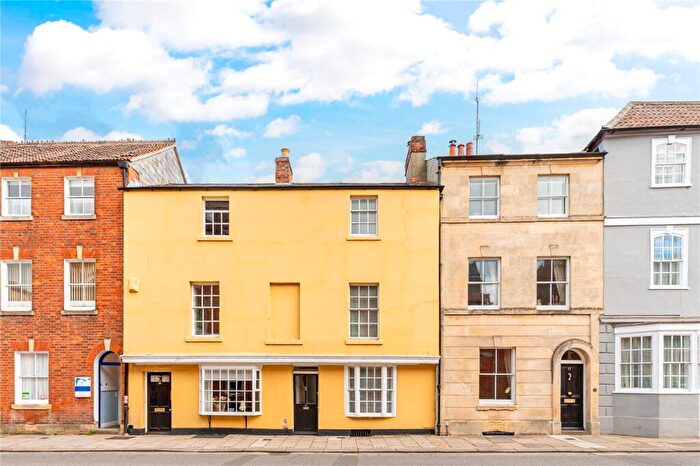 3 Bedroom Town House For Sale In Long Street, Devizes, Wiltshire, SN10