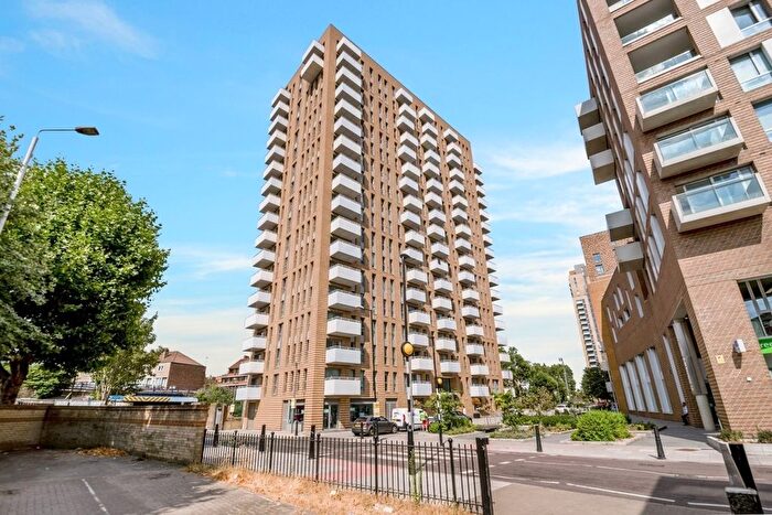 3 Bedroom Flat To Rent In Hannaford Walk, Bow, London, E3
