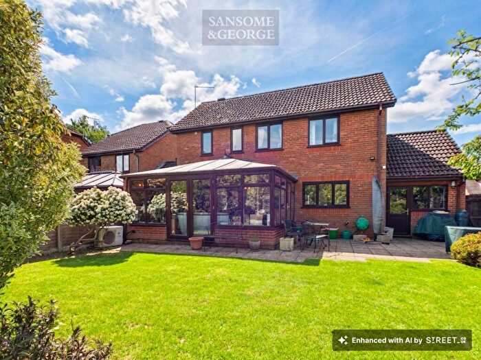 3 Bedroom Detached House For Sale In The Mews, Bramley, RG26