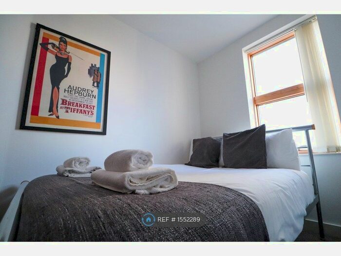 2 Bedroom Flat To Rent In Barton Place, Manchester, M4