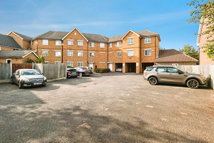 2 Bedroom Flat For Sale In Parnell Close, Chafford Hundred, Grays, Essex, RM16