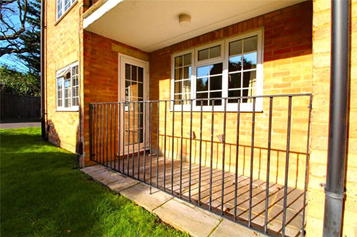 2 Bedroom Apartment For Sale In McAdam Drive, Enfield, Middlesex, EN2