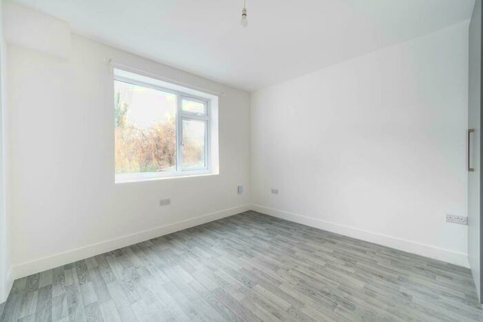 Studio To Rent In Headstone Gardens, Harrow, HA2