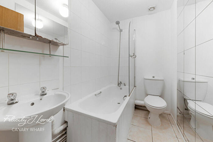 2 Bedroom Terraced House For Sale In Claire Place, London, E14
