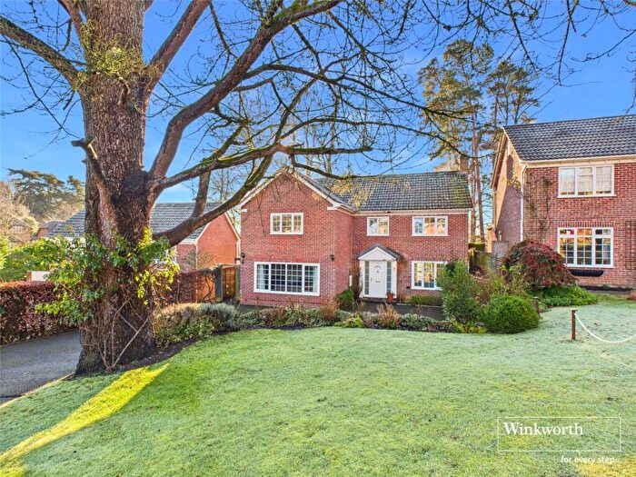 5 Bedroom Detached House For Sale In Conifer Crest, Newbury, Berkshire, RG14