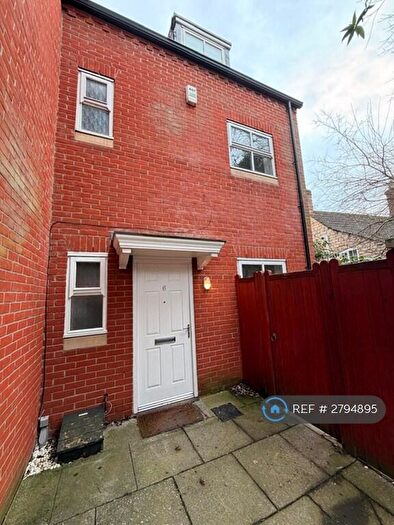 3 Bedroom Semi Detached House To Rent In The Cloisters, Lincoln, LN2