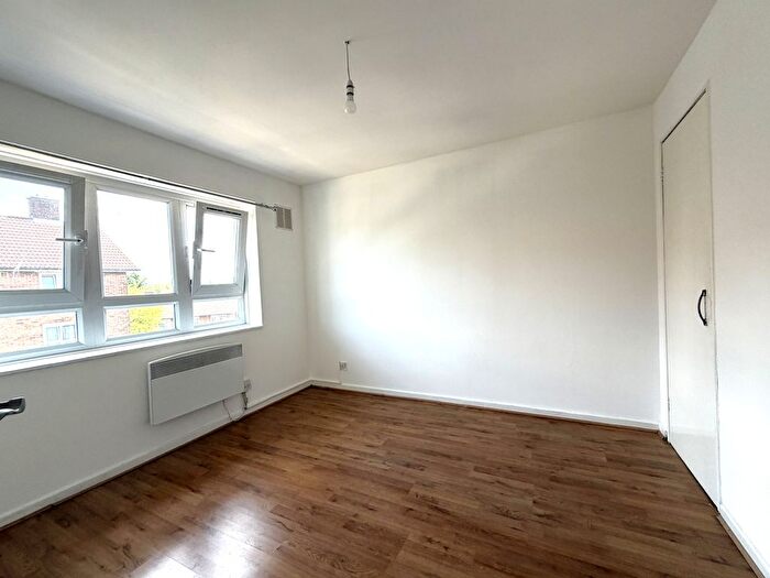2 Bedroom Flat To Rent In Stephens Road, London, E15