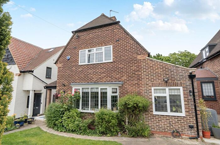 4 Bedroom Semi-Detached House To Rent In Greenway Close, Totteridge, N20