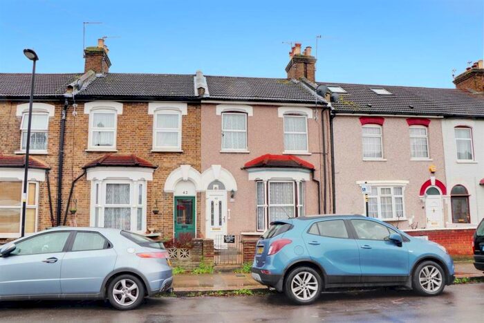 3 Bedroom Terraced House To Rent In Park Lane, London, N17