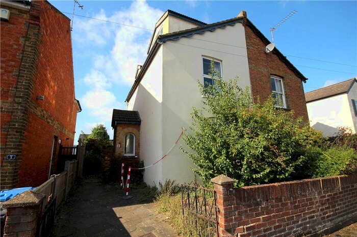 1 Bedroom Property To Rent In Queens Road, Egham, Surrey, TW20