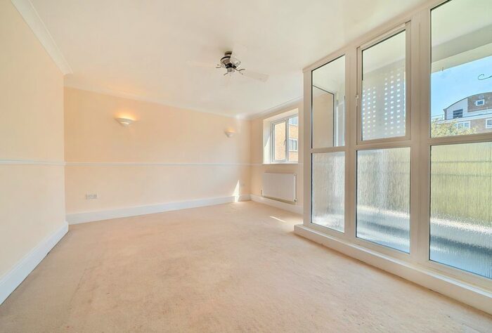 3 Bedroom Flat To Rent In Innes Gardens, Putney, London, SW15