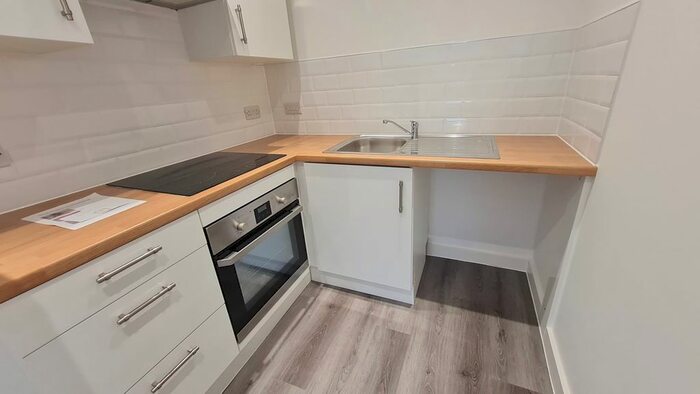 1 Bedroom Flat To Rent In Thornhill Street, Wakefield, WF1
