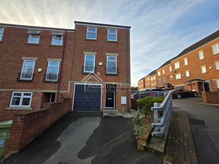 3 Bedroom Town House To Rent In Granville Court, Dewsbury, WF13