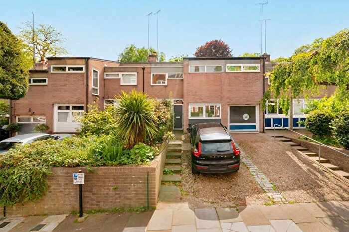 4 Bedroom Terraced House For Sale In Hillside Gardens, Highgate, N6