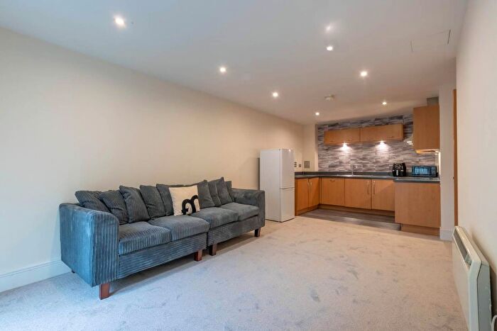 2 Bedroom Flat To Rent In Spire Court, Manor Road, B16