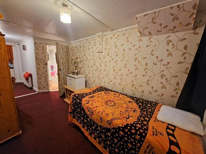 1 Bedroom Studio To Rent In Philip Avenue, Romford, London, RM7