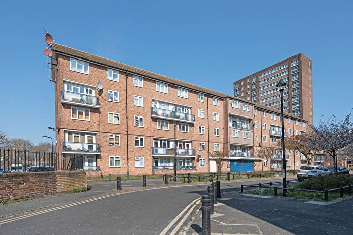 3 Bedroom Maisonette To Rent In Paragon Road, Hackney, London, E9