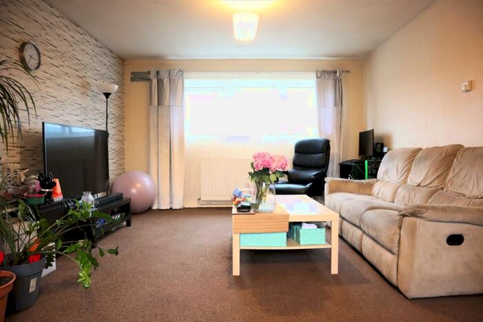 2 Bedroom Flat To Rent In Dunvedin Place, Hodge Lea, Milton Keynes, MK12