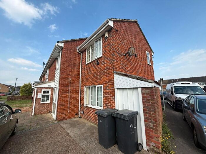 Flat To Rent In Slough, Berkshire, SL3