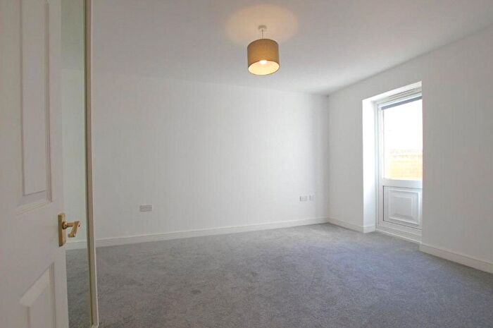 2 Bedroom Flat To Rent In Hexham Rd, Norwood, London, SE27