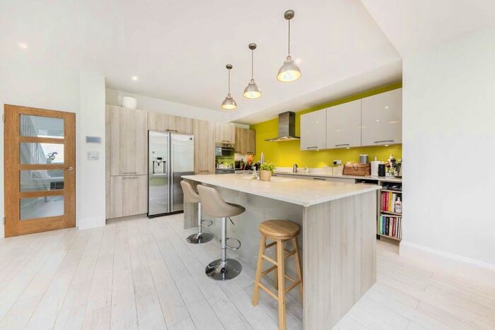 4 Bedroom Semi-Detached House To Rent In Thornton Road, London, SW12