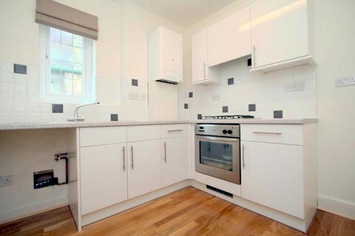 3 Bedroom Flat To Rent In Gunnersbury Avenue, Ealing, London, Uk, W5