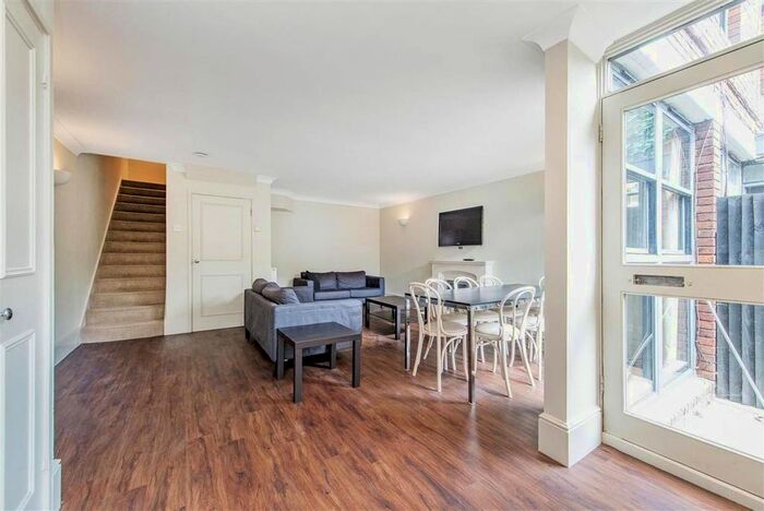 3 Bedroom Flat To Rent In Rampayne Street, Pimlico, London, SW1V