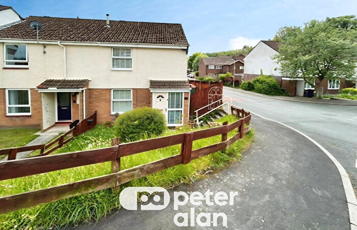 2 Bedroom End Of Terrace House To Rent In Llwyn Dic Penderyn, CF48