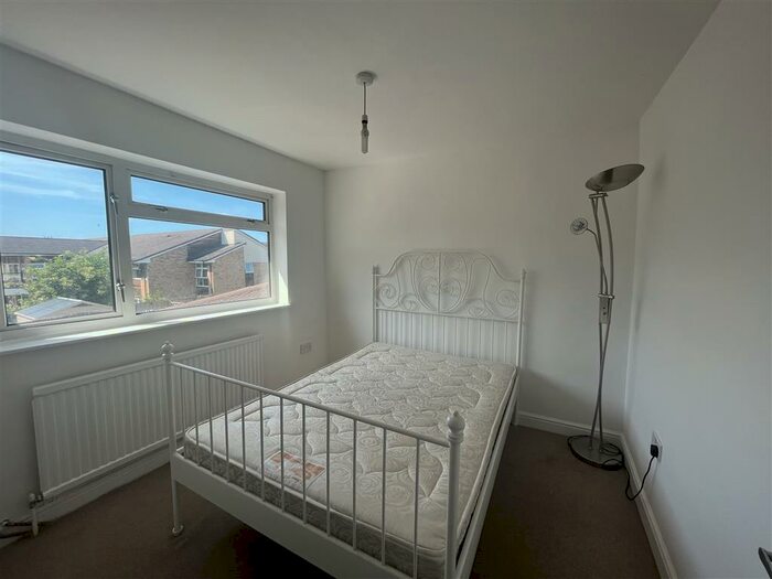 1 Bedroom Flat To Rent In Carlton Close, Aylesbury, HP19
