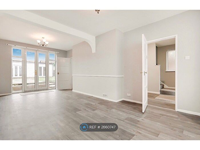 3 Bedroom Semi-Detached House To Rent In Joydon Drive, Romford, RM6