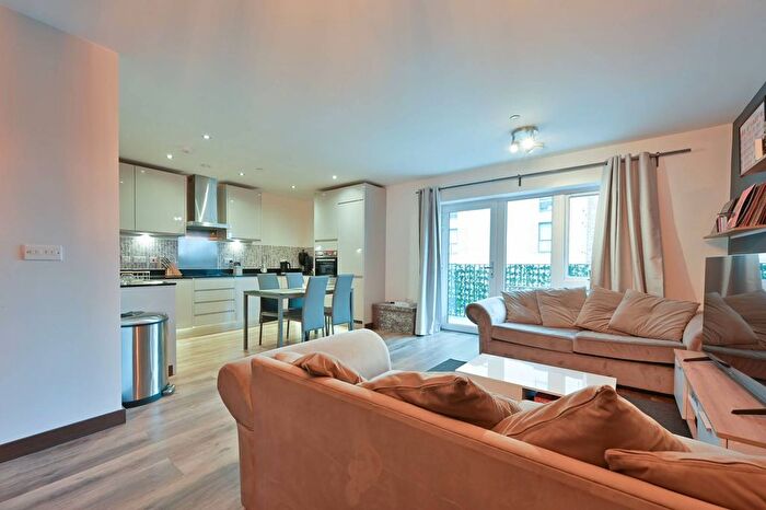 2 Bedroom Flat For Sale In Cooke House, Watford, WD18