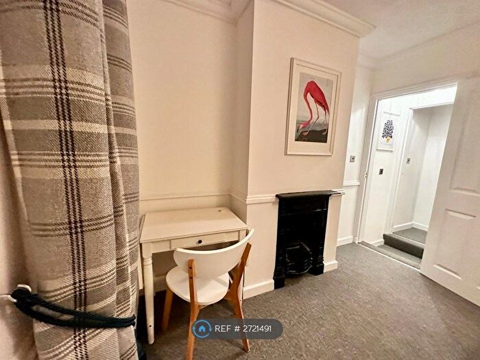 3 Bedroom End Of Terrace House To Rent In Hawk Cottage, Reading, RG1