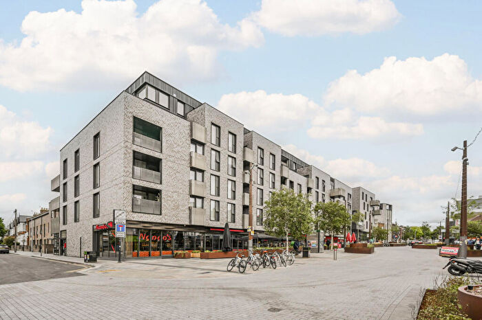 2 Bedroom Flat For Sale In Cleveland Park Road, Walthamstow, London, E17