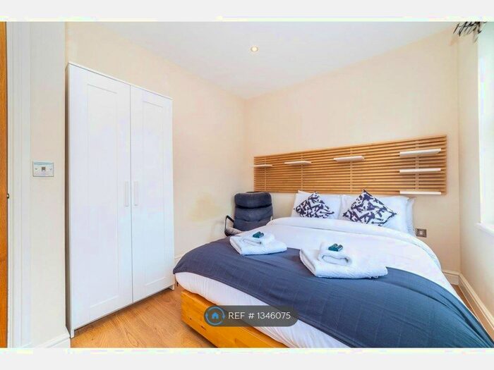 2 Bedroom Flat To Rent In Perham Road, London, W14