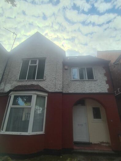 8 Bedroom Terraced House To Rent In Harlaxton Drive, Nottingham, NG7