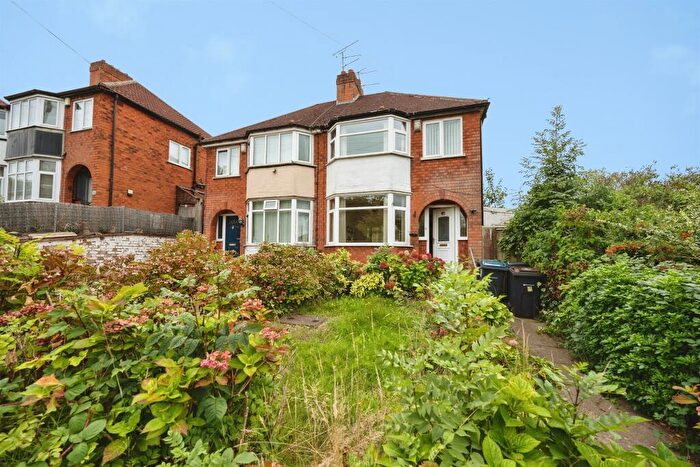 3 Bedroom Semi Detached House For Sale In Stanford Avenue, Birmingham, B42