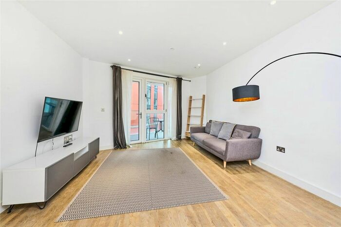 1 Bedroom Flat To Rent In Wandsworth Road, London, SW8