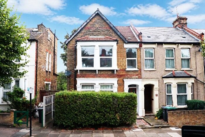 3 Bedroom Flat For Sale In Northbrook Road, Bowes Park, London, N22