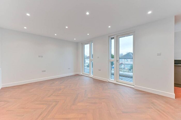 3 Bedroom Flat To Rent In Norbury Avenue, Norbury, London, SW16